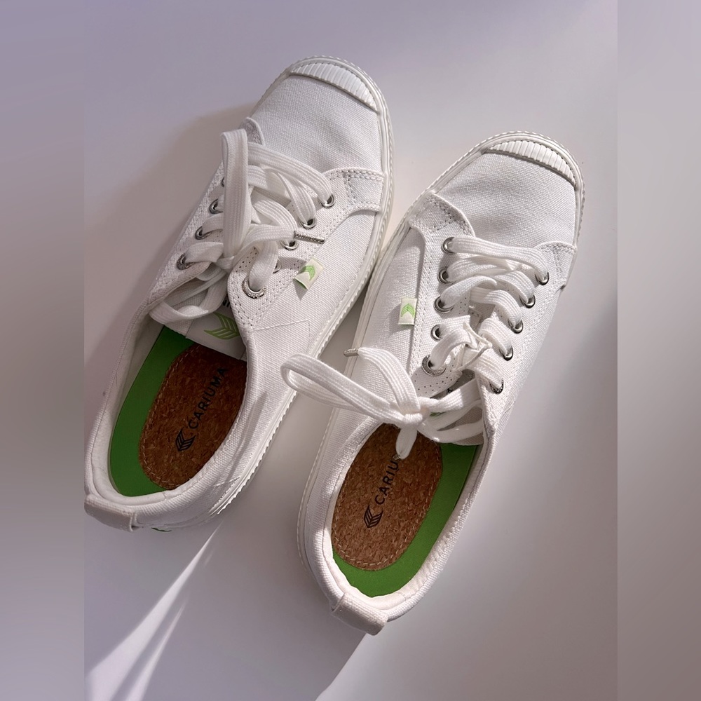 NWOT Cariuma Oca Low Top Canvas Off-White Canvas Sneaker 8.5